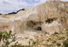 El gobierno declara de utilidad pública los terrenos del Monumento Natural Cuevas del Pomier para fortalecer su protección ambiental y cultural El presidente Luis Abinader emitió el Decreto 393-26, mediante el cual declara de utilidad pública e interés social varios terrenos ubicados dentro del Monumento Natural Reserva Antropológica Cuevas de Borbón o del Pomier.