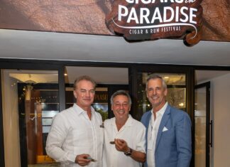Casa de Campo reúne a la industria global del tabaco en la primera edición del festival Cigars in Paradise Jason Kycek, Barry Abrams y Rubén González en la primera edición del festival Cigars in Paradise en Casa de Campo.