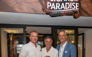 Casa de Campo reúne a la industria global del tabaco en la primera edición del festival Cigars in Paradise Jason Kycek, Barry Abrams y Rubén González en la primera edición del festival Cigars in Paradise en Casa de Campo.