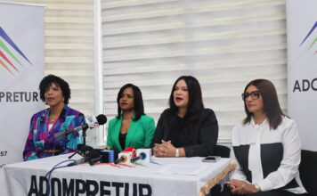 Adompretur abre la convocatoria del Premio Nacional de Periodismo Turístico Epifanio Lantigua 2026 En la imagen Cristina Rosario, Millizen Uribe, Sarah Hernández y Rosa Lidia Lora. Adompretur invitó a periodistas y comunicadores de todo el país a postular sus trabajos en las diez categorías del PEL 2026 cuya convocatoria estará abierta hasta el 31 de agosto y los ganadores serán reconocidos el próximo 4 de noviembre.