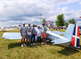 RD fortalece su posicionamiento como destino de turismo aeronáutico en Oshkosh 2026 En la feria EAA AirVenture Oshkosh 2026 en Wisconsin, la delegación dominicana presentó a los interesados las facilidades en los aeropuertos locales para la aviación general y el turismo aeronáutico, en los servicios de recepción, despacho, gestión de información y asistencia a pilotos y pasajeros, establecidos en el Protocolo para la Aviación Privada No Comercial.