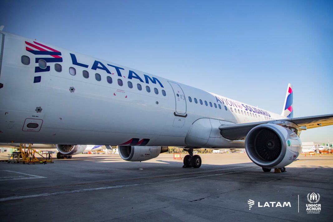 En un documento de prensa LATAM Airlines Colombia recomendó a los pasajeros revisar el estado de sus vuelos y autogestionar sus cambios en los canales oficiales de atención al cliente de la empresa.