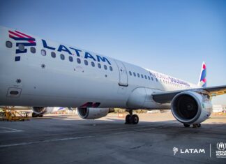 LATAM Airlines Colombia abre ruta a Barcelona, Venezuela para ofrecer alternativas de viaje ante emergencia en este país En un documento de prensa LATAM Airlines Colombia recomendó a los pasajeros revisar el estado de sus vuelos y autogestionar sus cambios en los canales oficiales de atención al cliente de la empresa.