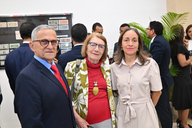 14- Alejandro Vignieri, Marianne de Tolentino y Atala Lluberes.