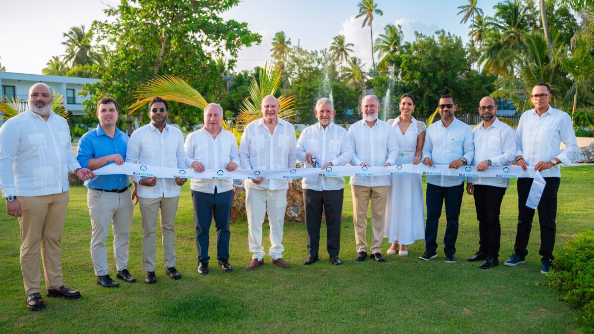 Autoridades, ejecutivos de Mirage Group y representantes de Hilton participaron en la inauguración de la primera etapa de Blu Terrenas y en el primer palazo de Almare Beach Resort Las Terrenas, Curio Collection by Hilton, proyecto cuya apertura está prevista para 2028. (Fuente externa)
