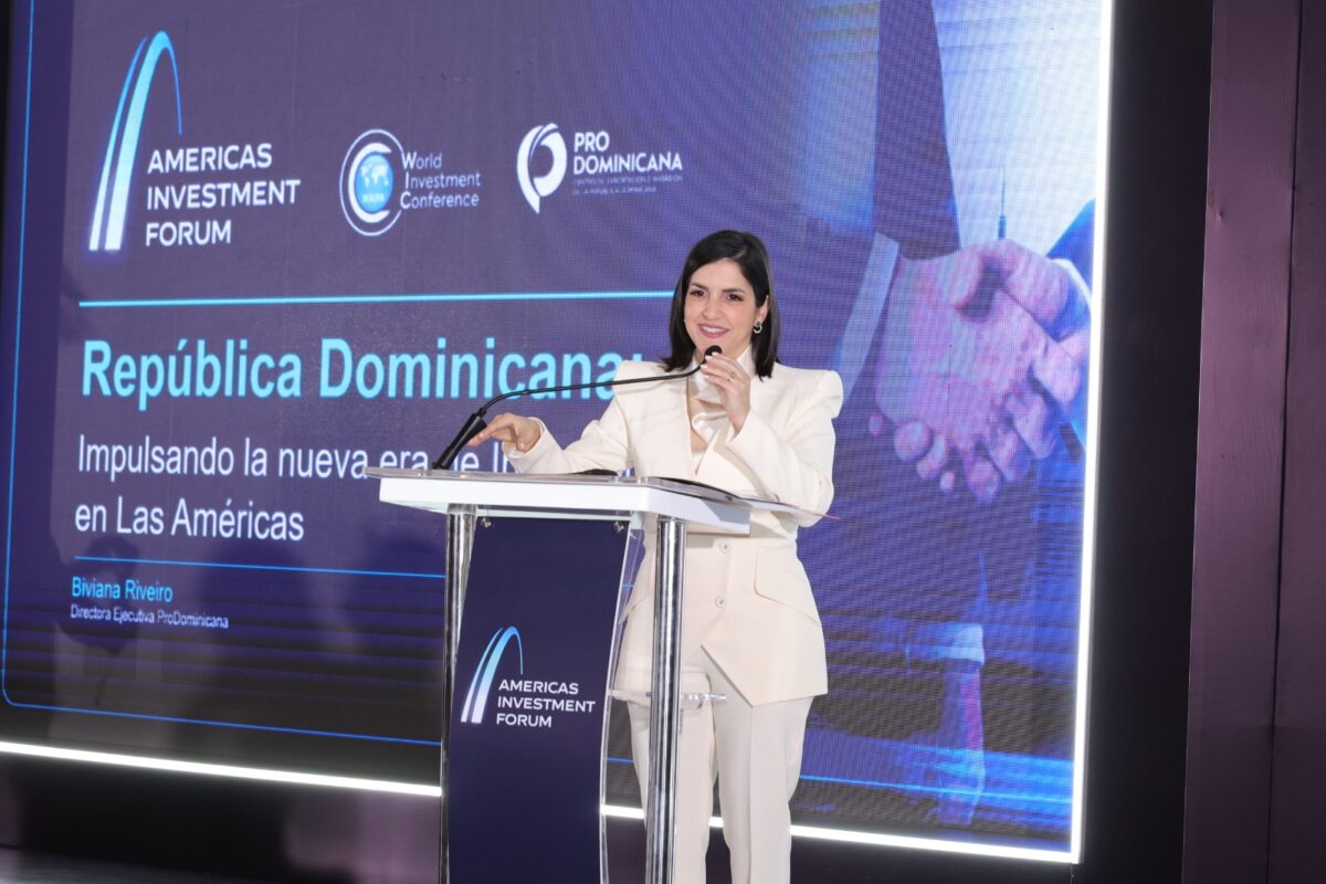 Biviana Riveiro, directora ejecutiva de ProDominicana, ofrece las palabras de apertura del segundo día del Americas Investment Forum (AIF) 2026