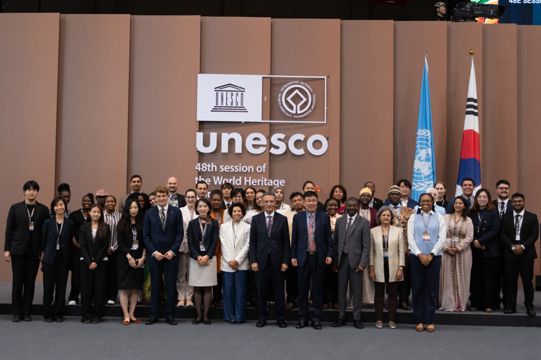Foto oficial de los directivos del Comité del Patrimonio Mundial de la UNESCO en la 48 reunión realizada en Busan, Corea del Sur.