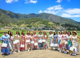REVERDE-Ser: una experiencia de 30 Días entre montañas y esperanza Uno de los momentos más emotivos del encuentro fue la presentación oficial de “REVERDE-Ser: 30 días llevando tus raíces a corrientes de aguas vivas”, la más reciente obra de la escritora Milena Delgado Durán.