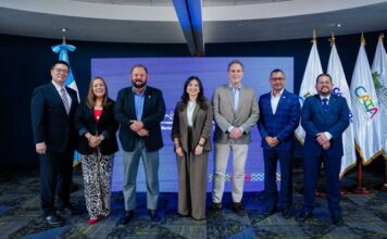 Guatemala presenta la Centroamérica Travel Market 2026 En la conferencia participaron Efrén Pérez, presidente de la Federación de Cámaras de Turismo de Centroamérica (FEDECATUR); Boris Iraheta, secretario general de la Agencia de Promoción Turística de Centroamérica (CATA); Rolando Schweikert, presidente de la Cámara de Turismo de Guatemala (CAMTUR); y Nancy Mejía, directora ejecutiva de la CAMTUR.