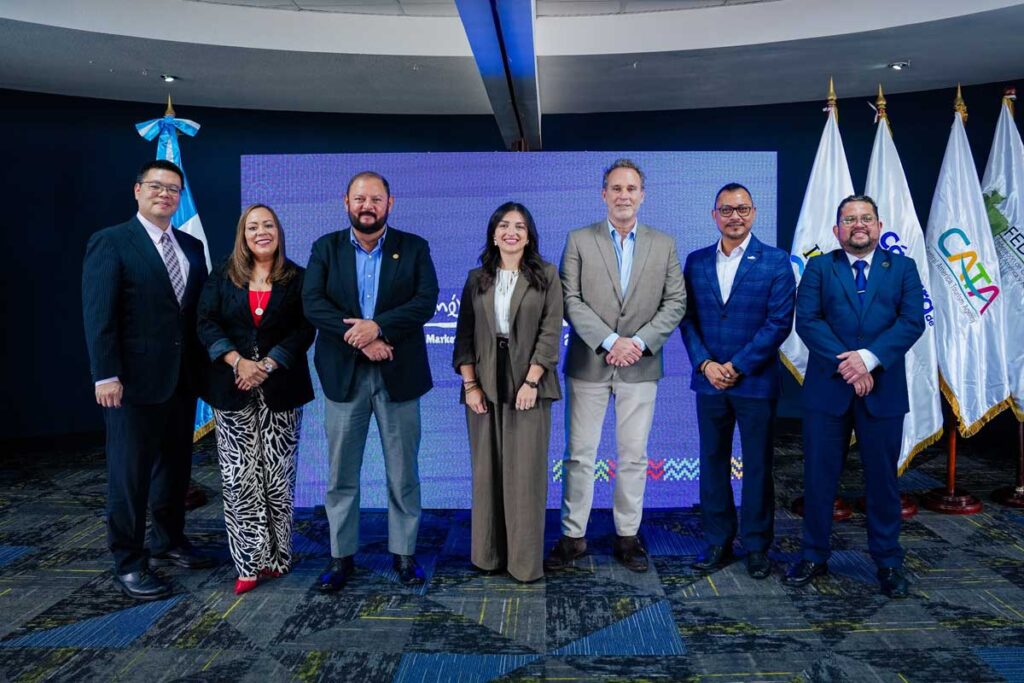 En la conferencia participaron Efrén Pérez, presidente de la Federación de Cámaras de Turismo de Centroamérica (FEDECATUR); Boris Iraheta, secretario general de la Agencia de Promoción Turística de Centroamérica (CATA); Rolando Schweikert, presidente de la Cámara de Turismo de Guatemala (CAMTUR); y Nancy Mejía, directora ejecutiva de la CAMTUR.