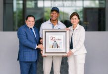 Grand Thomas Celebrity Classic celebra 20 años y 36 torneos consolidándose como referente del golf corporativo en República Dominicana Haime Thomás Frias, Chris Jones y la vicepresidenta de la República, Raquel Peña.