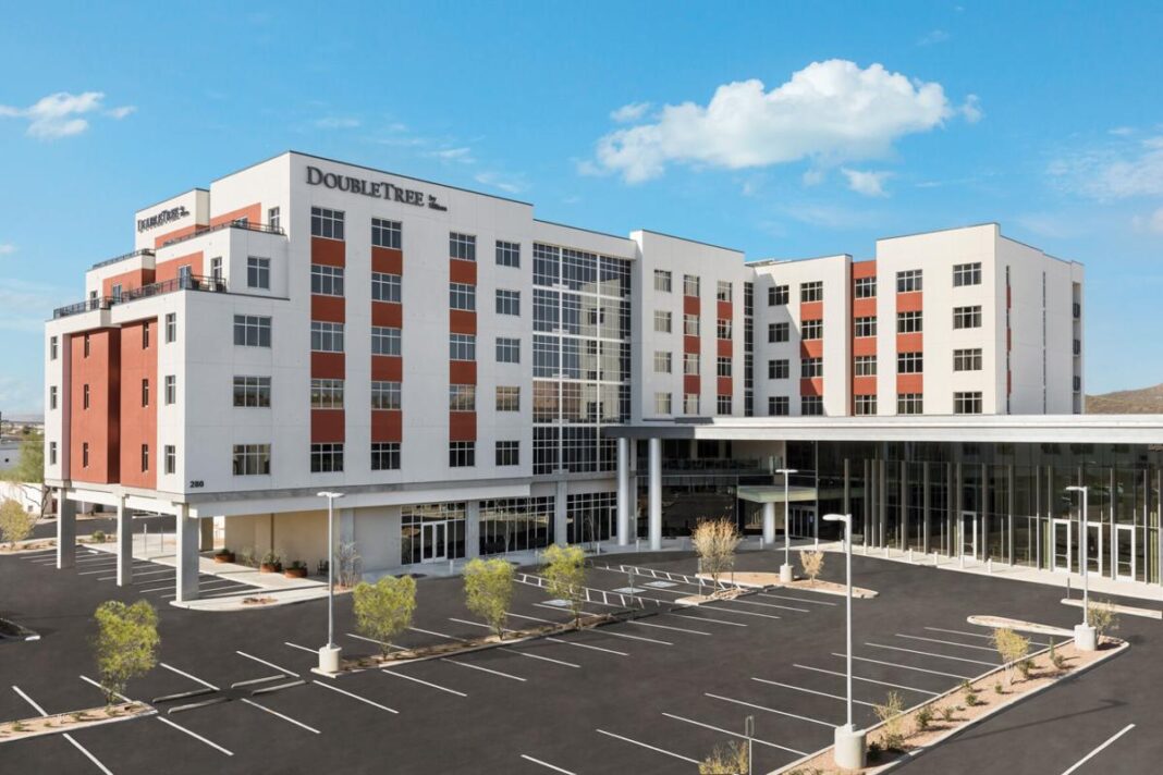 Se espera que el Hyatt Regency Tucson Convention Center abra sus puertas a finales de 2027 tras una transformación multimillonaria, lo que elevará el panorama de convenciones y negocios grupales de Tucson.