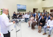 IDAC fortalece su cultura de transparencia con programa de compliance en momentos de transformación de la aviación dominicana El director general del IDAC, Igor Rodríguez Durán, encabeza la jornada de actualización del Compliance, durante la conferencia dirigida a directores, encargados y coordinadores de la institución.