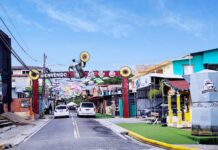 Jarabacoa en 48 horas: la ciudad de la eterna primavera se recorre con hambre de sus costillas a la leña, café y río La calle de las sombrillas como se ha bautizado a la vía Hermanas Mirabal, es como el centro de donde parten todas las escapadas de aventuras y el espacio predilecto para la vida diaria y noctura de quien visita Jarabacoa.