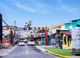 La Alianza Jarabacoa Destino Sostenible reúne este viernes a diversos sectores del municipio para comenzar a construir su hoja de ruta turística hacia 2035 La calle de las sombrillas como se ha bautizado a la vía Hermanas Mirabal, es como el centro de donde parten todas las escapadas de aventuras y el espacio predilecto para la vida diaria y noctura de quien visita Jarabacoa.
