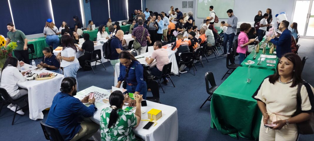 Turoperadores y agentes de viajes interactúan con los promotores de hoteles, tour de aventuras, restaurantes y otras atracciones que se ofrecen en Jarabacoa