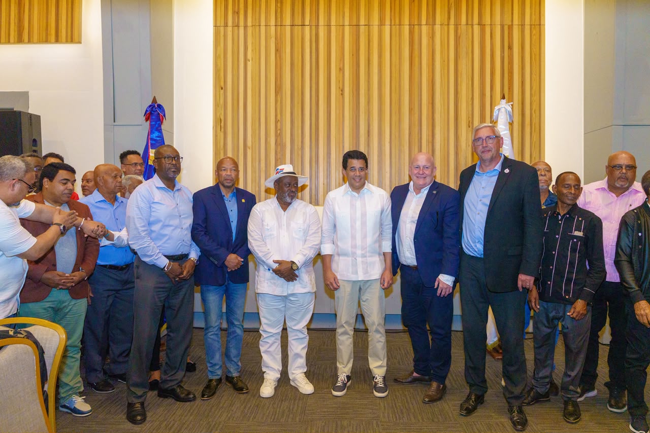 Parte de los participantes de la reunión del Comité Nacional de Coordinación del Caribe (NCC) de la ITF, celebrada en República Dominicana junto al ministro de Turismo, David Collado.