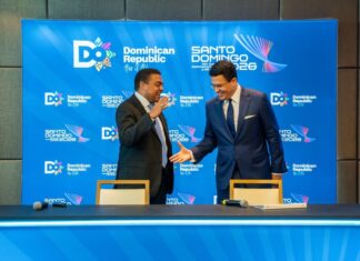 David Collado prevé que al país llegarán más de 300,000 visitantes con los Juegos Centroamericanos y del Caribe José Monegro, presidente del Comité Olímpico Dominicano y David Collado, ministro de Turismo de la República Dominicana, se saludan sonrientes tras abrir la promoción en Miami de los XXV Juegos Centroamericanos y del Caribe Santo Domingo 2026. Foto Turismord
