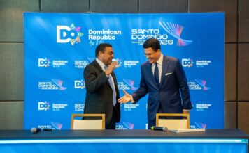 David Collado prevé que al país llegarán más de 300,000 visitantes con los Juegos Centroamericanos y del Caribe José Monegro, presidente del Comité Olímpico Dominicano y David Collado, ministro de Turismo de la República Dominicana, se saludan sonrientes tras abrir la promoción en Miami de los XXV Juegos Centroamericanos y del Caribe Santo Domingo 2026. Foto Turismord