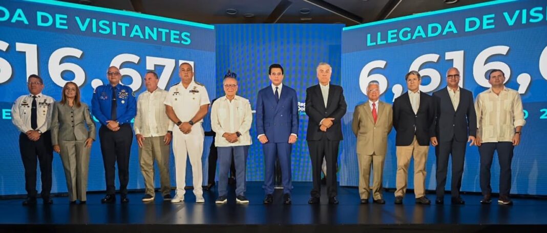 El ministro Collado insistió en que la industria turística dominicana está en su mejor, por lo que proyecta, a final de año, la llegada de más de 12 millones de visitantes.