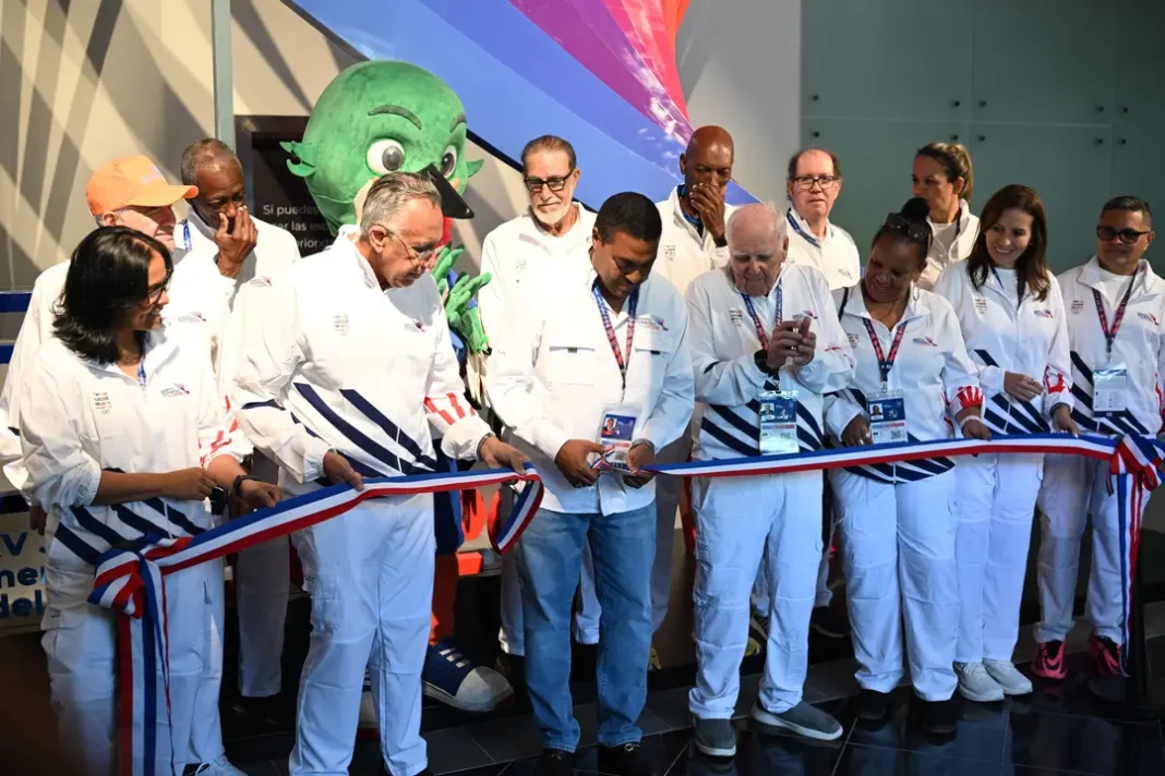 Momento de la inauguración formal del Museo del Deporte Dominicano y su exposición sobre el centenario de los Juegos Centroamericanos y del Caribe.