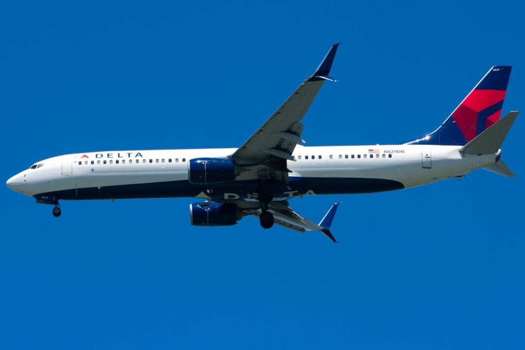 Avión de Delta aproximandose al aeropuerto La Guardia en NY. Foto Rafi G / Fuente: AeroXplorer