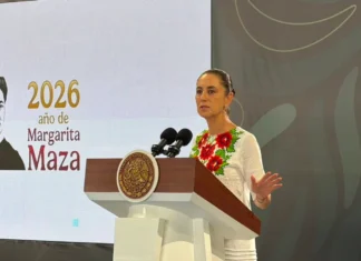 México apuesta por contener el sargazo en el mar para recuperar la confianza turística La presidenta Claudia Sheinbaum anunció la puesta en marcha de un plan integral para atender el problema del sargazo en las playas de Quintana Roo, el cual, dijo, comenzará en un plazo de 15 días y será coordinado por las secretarías de Marina y de Turismo.