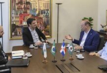 Santiago de los Caballeros y la ciudad de Curitiba firman alianza para impulsar desarrollo urbano inteligente Ulises Rodríguez y Eduardo Pimentel acordaron establecer una agenda permanente de intercambio técnico y buenas prácticas entre ambos cabildos, con miras a fortalecer el desarrollo de una municipalidad inteligente en respuesta a los desafíos del crecimiento urbano y el cambio climático.