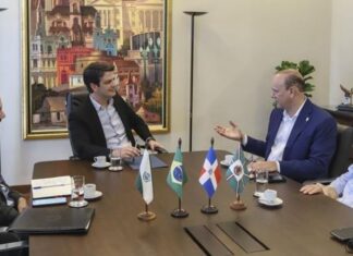 Santiago de los Caballeros y la ciudad de Curitiba firman alianza para impulsar desarrollo urbano inteligente Ulises Rodríguez y Eduardo Pimentel acordaron establecer una agenda permanente de intercambio técnico y buenas prácticas entre ambos cabildos, con miras a fortalecer el desarrollo de una municipalidad inteligente en respuesta a los desafíos del crecimiento urbano y el cambio climático.