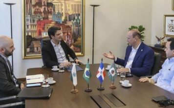 Santiago de los Caballeros y la ciudad de Curitiba firman alianza para impulsar desarrollo urbano inteligente Ulises Rodríguez y Eduardo Pimentel acordaron establecer una agenda permanente de intercambio técnico y buenas prácticas entre ambos cabildos, con miras a fortalecer el desarrollo de una municipalidad inteligente en respuesta a los desafíos del crecimiento urbano y el cambio climático.