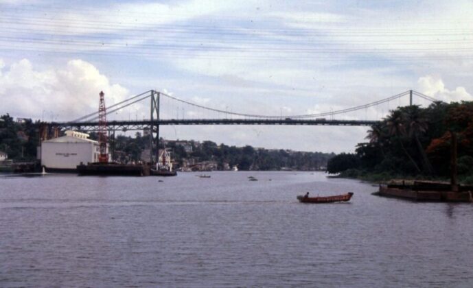 Fotograf&iacute;a hist&oacute;rica del R&iacute;o Ozama cuanto tan solo exist&iacute;a el Puente Juan Pablo Duarte en Santo Domingo.