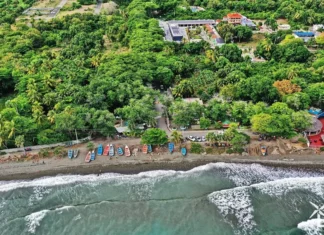Ministerio de Turismo inicia este miércoles la transformación de Playa Los Almendros con un nuevo frente marítimo para impulsar el turismo en Baní El nuevo Frente Marítimo de Playa Los Almendros,, anunciado por el presidente Luis Abinader en 2025 y convocada para su primer palazo hoy, busca convertir el principal balneario de Peravia en un moderno espacio turístico y recreativo, tras un proceso de recuperación de terrenos y ordenamiento urbano.