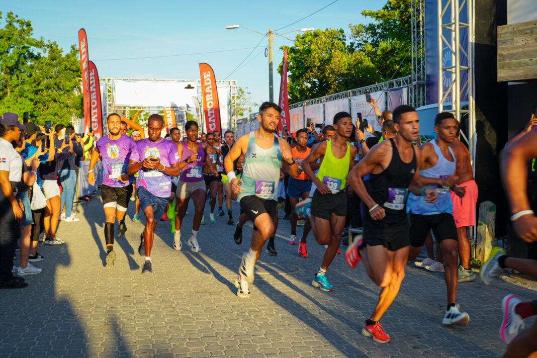 La nueva edición del maratón Bayahíbe 10K reafirma el posicionamiento de La Romana como un destino referente para el turismo deportivo en República Dominicana.