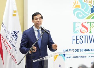 Cultura anuncia para agosto el próximo festival cultural esta vez para la región Este El ministro de Cultura, Roberto Ángel Salcedo, durante el anuncio del Festival Cultural de la Región Este que estará dedicado al destacado artesano Genaro Reyes “Cayuco”.