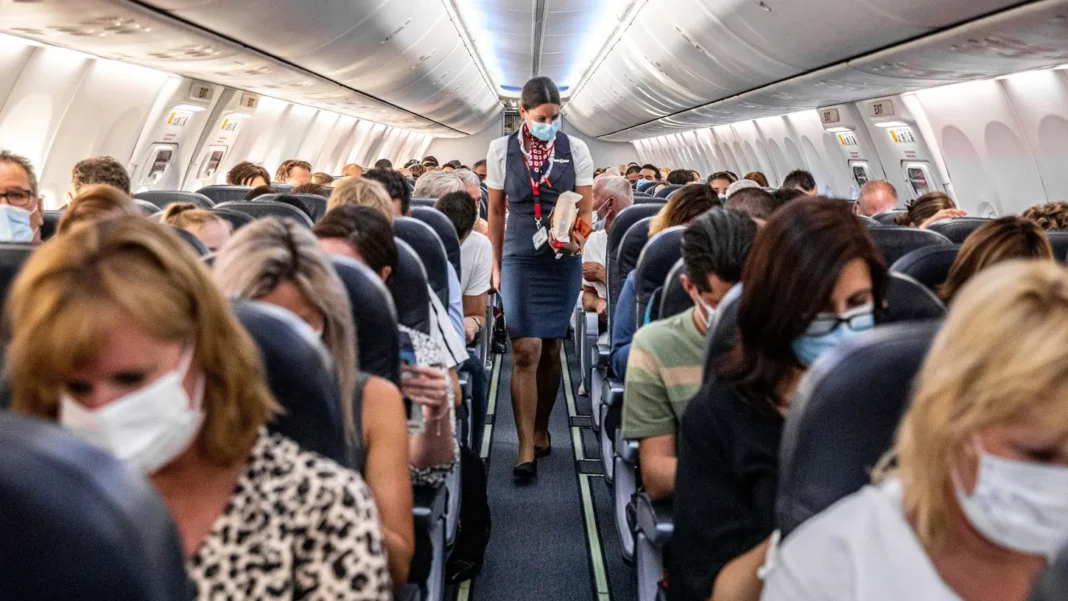 En la demanda de pasajeros aéreos las aerolíneas de Oriente Medio sufrieron una caída interanual del 28,8% en la demanda, con una capacidad que se redujo 24,3% y un factor de ocupación de 76,1%, 4,8 puntos porcentuales menos que el año anterior.