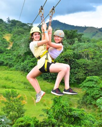 Los Zip Line son uno de los mayores atractivos entre las monta&ntilde;as de La Altagracia. Foto Hacienda Park