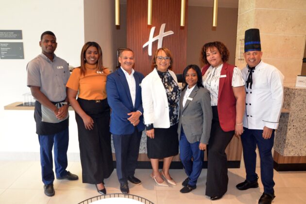 Ejecutivos del nuevo Holiday Inn de Cofres&iacute; operativo desde febrero pasado, mostraron las modernas instalaciones y la propuesta ejecutiva a los miembros de la prensa tur&iacute;stica de Sos&uacute;a.