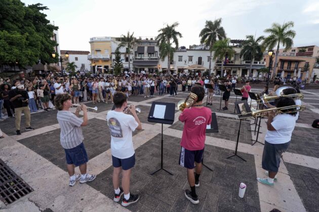 La intervenci&oacute;n art&iacute;stica transforma la plaza de Espa&ntilde;a en un escenario abierto para visitantes y residentes de la Ciudad Colonial.