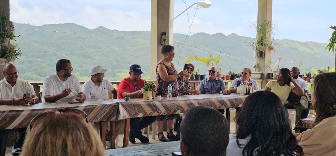 El encuentro de la Mesa de Turismo de Espaillat sesionó en Jamao al Norte y reunió a autoridades de Espaillat y Puerto Plata, comunitarios y representantes del sector privado.