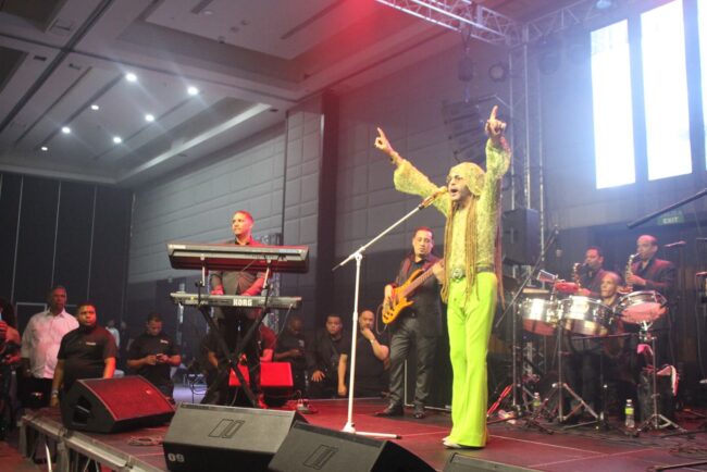 El merenguero dominicano dominicano Toño Rosario enn su actuación el año pasado en el Latin Music Tour 2025.