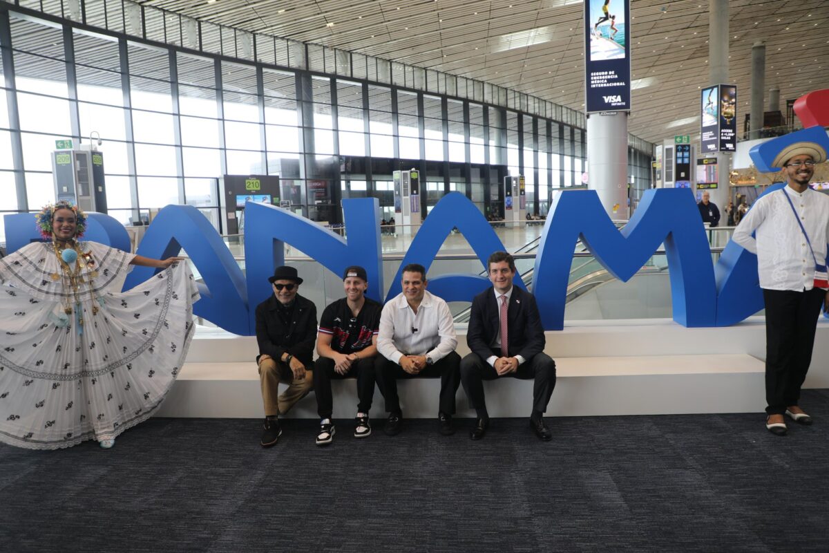 El Aeropuerto de Tocumen presentó la nueva Marca País “Panamá, Anfitrión del Mundo”, una iniciativa de la Autoridad de Turismo de Panamá (ATP) y Promtur que busca posicionar al país de manera integral ante el mundo, destacando sus fortalezas en turismo, inversión y cultura.