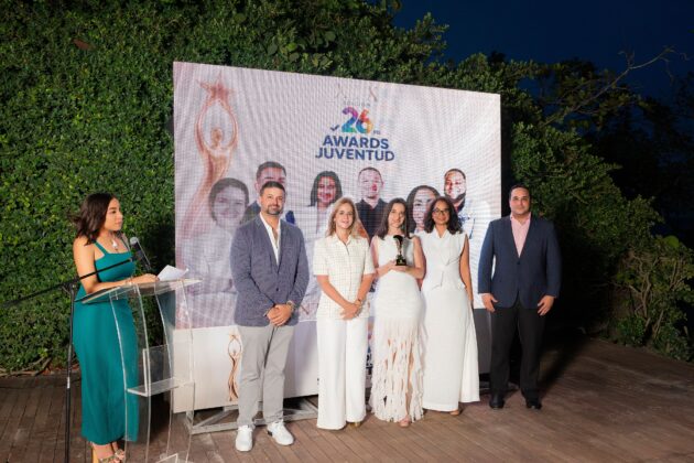 Anthony Gonz&aacute;lez,Maria Isabel C&aacute;ceres de Silverio, Elodie Aubry, Vilma Beard, Jos&eacute; Arturo Redondo.