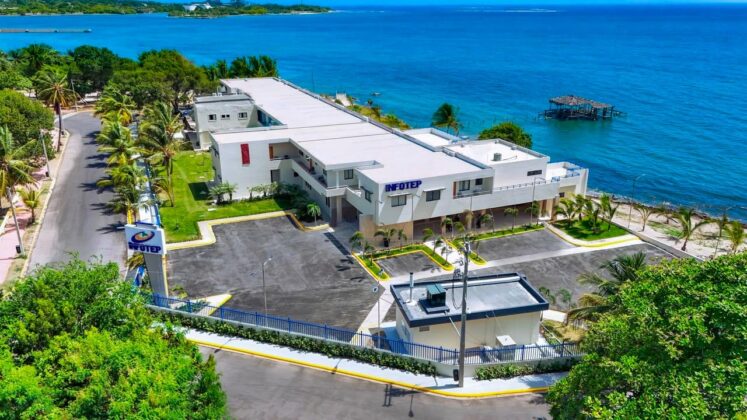 La escuela servir&aacute; para reclutar los recursos humanos m&aacute;s importantes que demanda la industria hotelera de la regi&oacute;n Enriquillo.