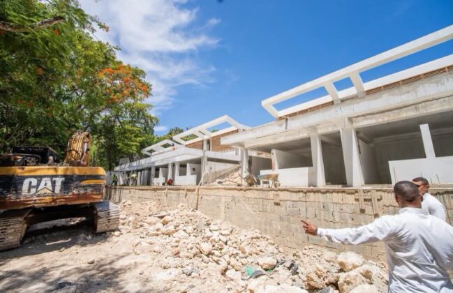Nivel de desarrollo de la construcci&oacute;n de la Plaza de Vendedores de Sos&uacute;a Norte por parte del MInisterio de Turismo.