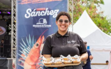 Saborea Sánchez convierte su camarón en carta de presentación para el turismo gastronómico dominicano No solo el camarón debutó en el festival gastronómico pues otros platos sancheros y dominicanos completaron la oferta gastronómica. Foto Mitur