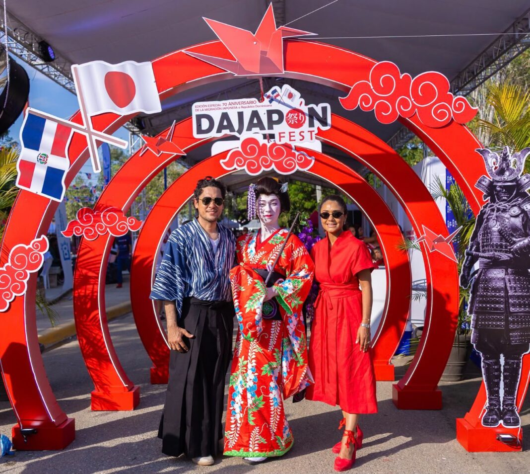 Omar Mukai, Geisha, Kathia Sarit durante la celebración del Dajapón Fest