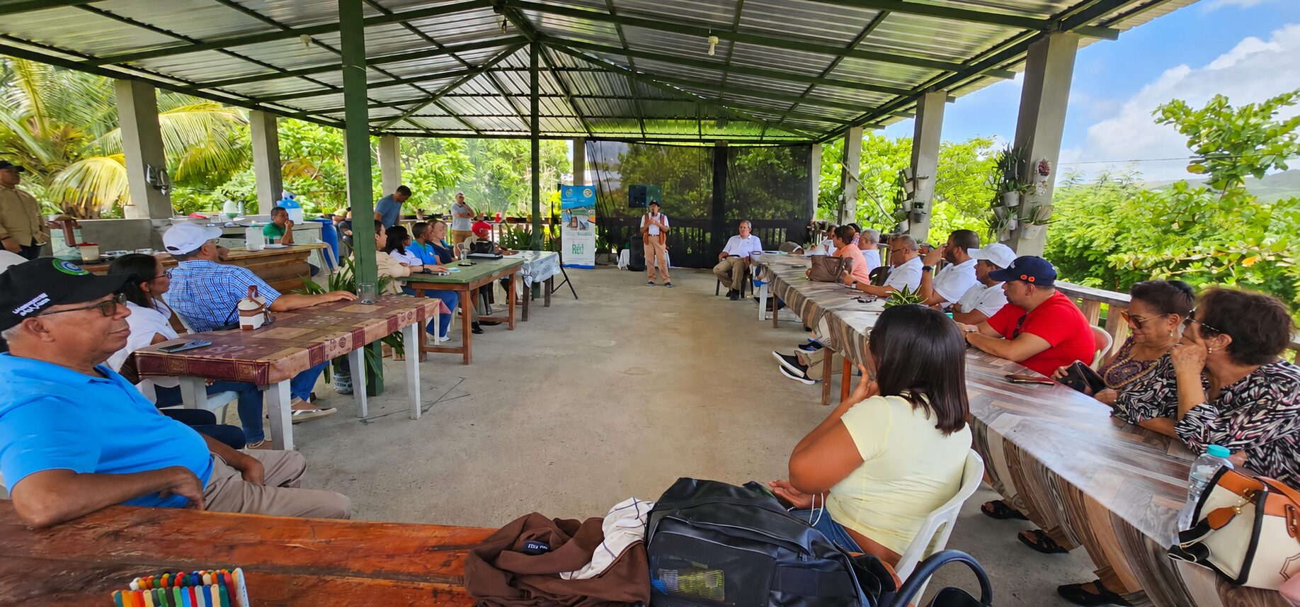Parte del público que asistió al encuentro de la Mesa de Turismo de Espaillat.