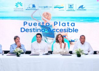 Puerto Plata firma acuerdo para abrir un proceso de reformas e inversiones y convertirse en un destino de turismo accesible ante el mundo En la mesa que presidió el acto figuran César José de los Santos, presidente de la Asociación de Hoteles, Condominios y Establecimientos Comerciales de Playa Dorada; Rafael Blanco, presidente de TRAVEGALI; Birgitt Heinsen, presidente del Clúster Turístico del Destino Puerto Plata; David Collado, ministro de Turismo y Diómedes Roque García Núñez, alcalde del municipio.