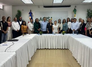 Santiago apuesta por un vuelo directo con Colombia para consolidarse como el gran destino urbano y cultural del norte dominicano Durante la reunion se destacó que la apertura de una ruta aérea directa entre Santiago y Colombia representaría un paso trascendental para fortalecer la conectividad internacional del Cibao, impulsar el turismo, facilitar los intercambios comerciales y académicos, estimular el turismo de salud