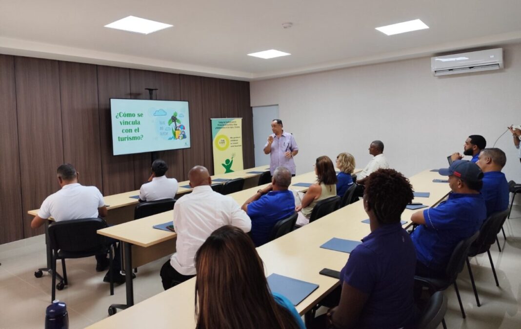 The Code es una iniciativa internacional gestionada por ECPAT International que promueve la prevención de la explotación sexual de niños, niñas y adolescentes en el sector de viajes y turismo.